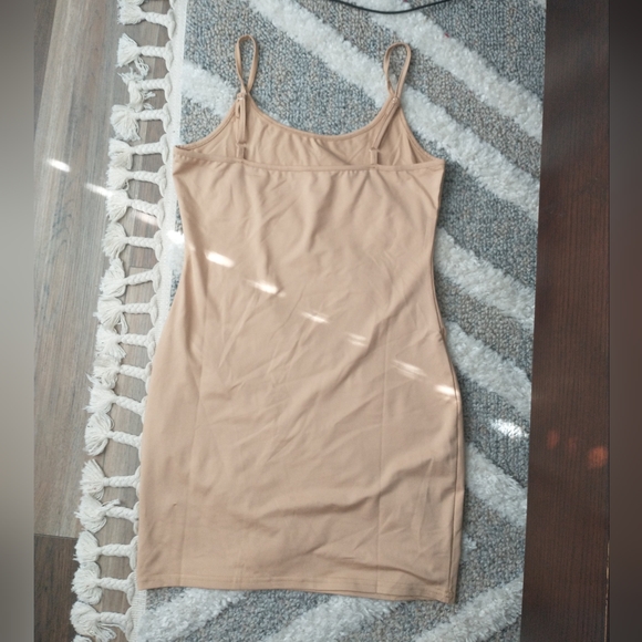 Dress - Picture 3 of 3